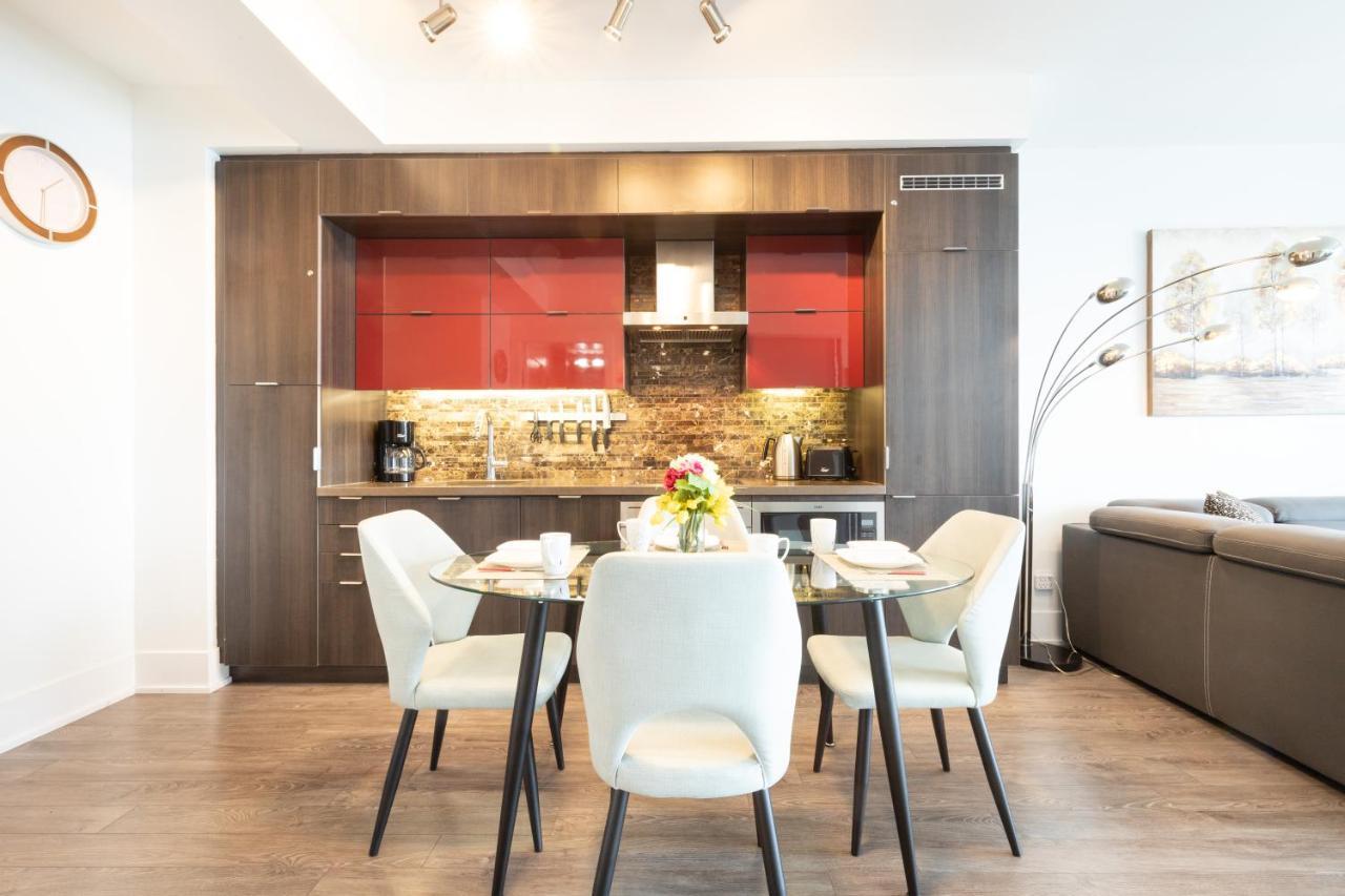 Bright Condo In The Heart Of Торонто Экстерьер фото