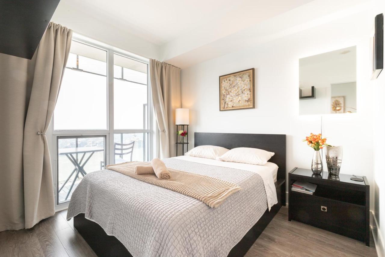 Bright Condo In The Heart Of Торонто Экстерьер фото