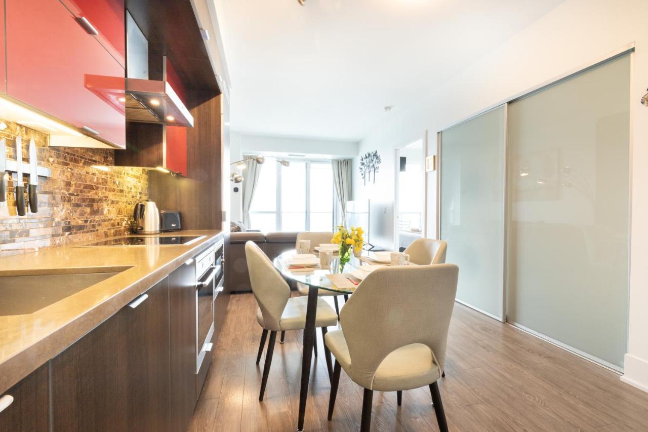Bright Condo In The Heart Of Торонто Экстерьер фото