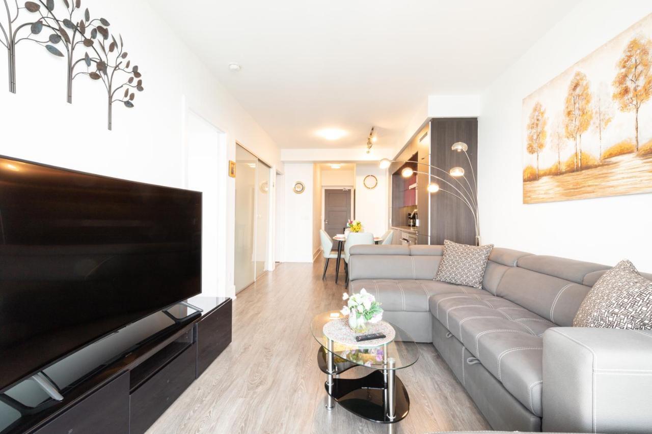 Bright Condo In The Heart Of Торонто Экстерьер фото
