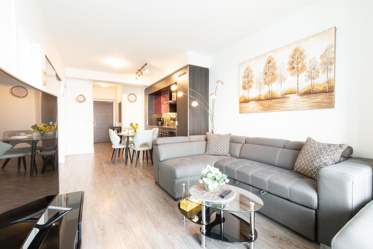 Bright Condo In The Heart Of Торонто Экстерьер фото