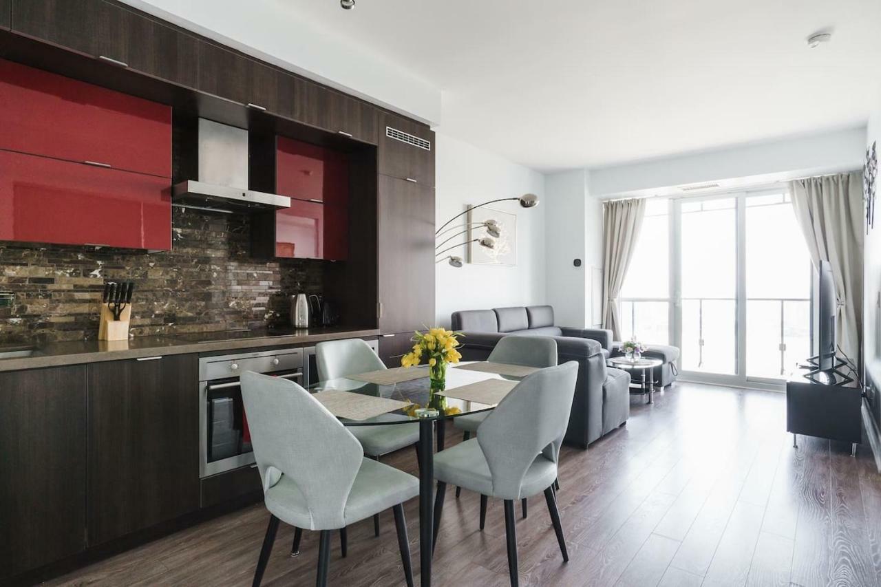 Bright Condo In The Heart Of Торонто Экстерьер фото