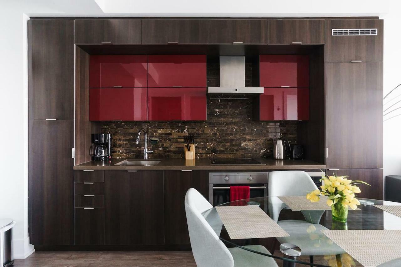 Bright Condo In The Heart Of Торонто Экстерьер фото