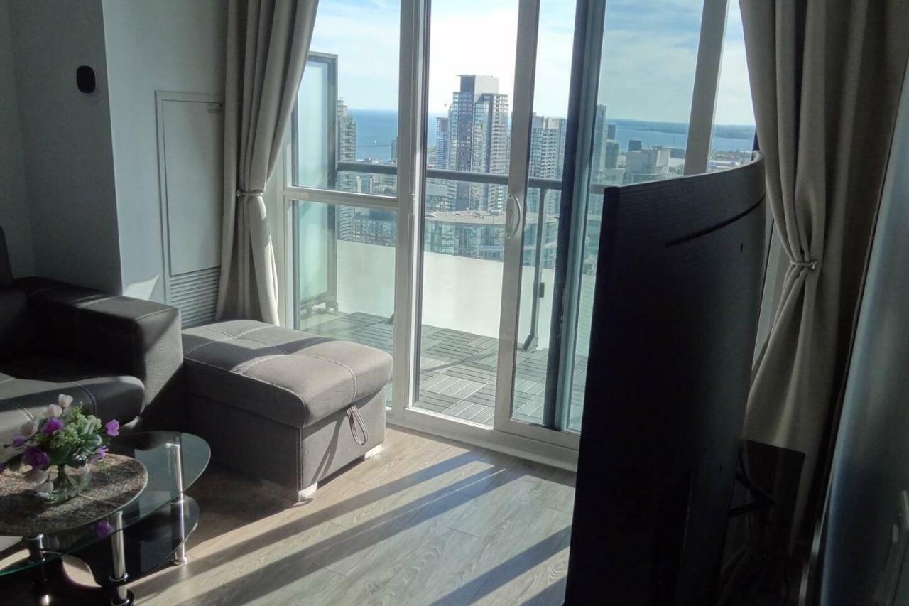 Bright Condo In The Heart Of Торонто Экстерьер фото