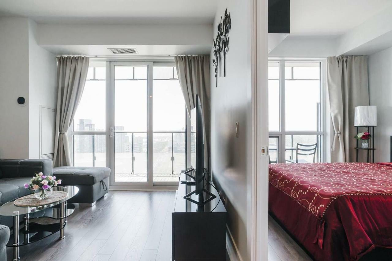 Bright Condo In The Heart Of Торонто Экстерьер фото