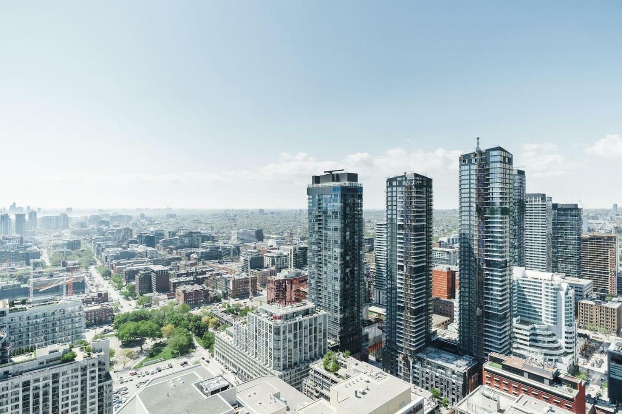 Bright Condo In The Heart Of Торонто Экстерьер фото