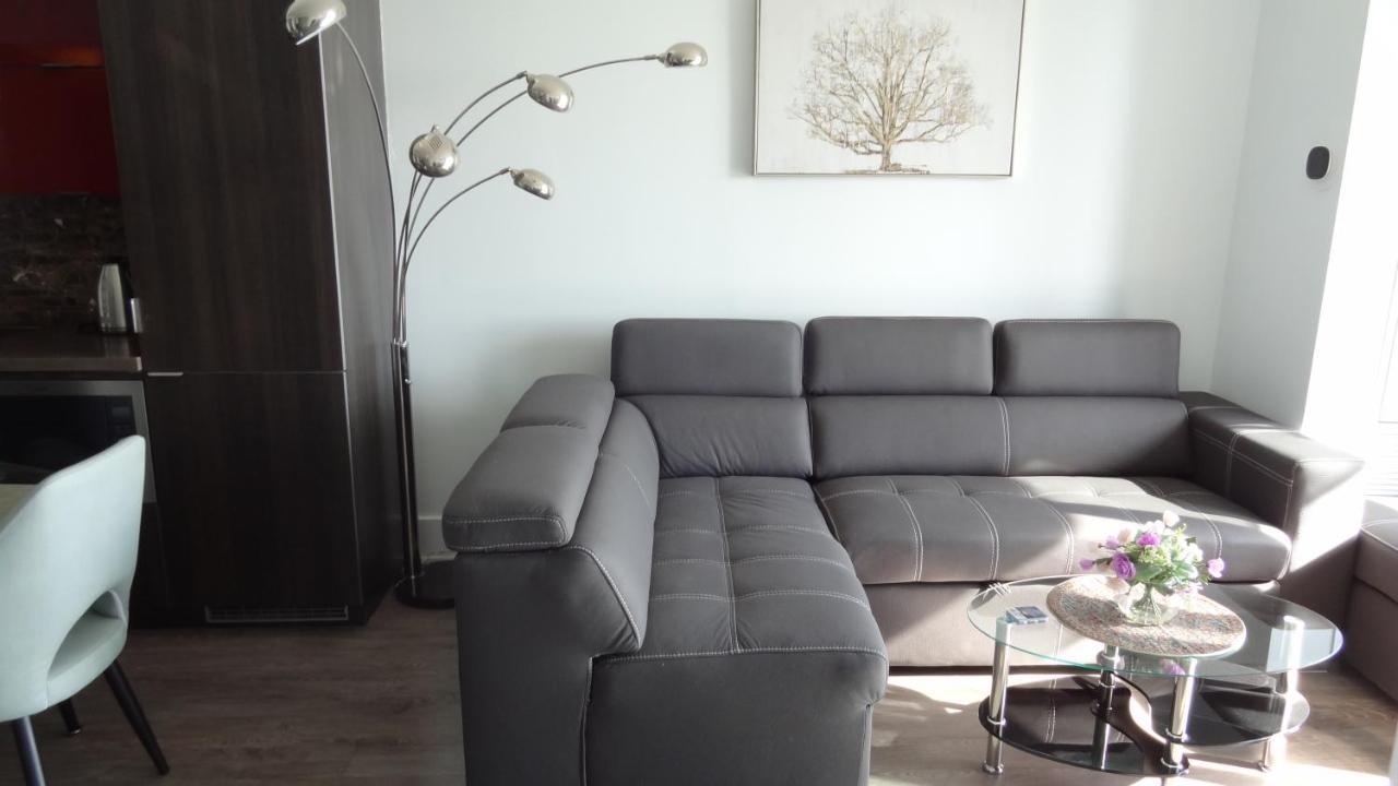 Bright Condo In The Heart Of Торонто Экстерьер фото